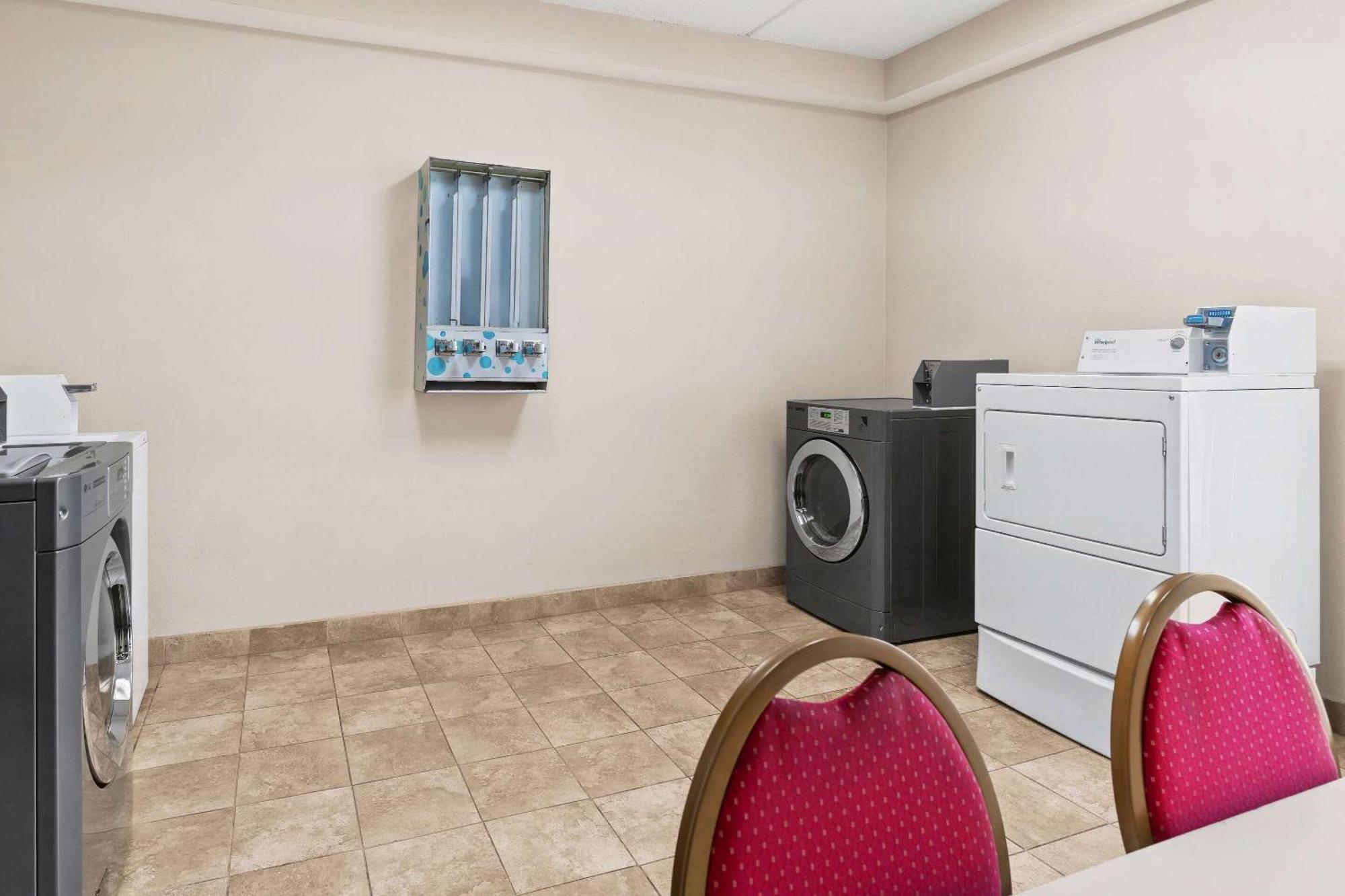 Comfort Inn Lehigh Valley West Fogelsville Exterior photo