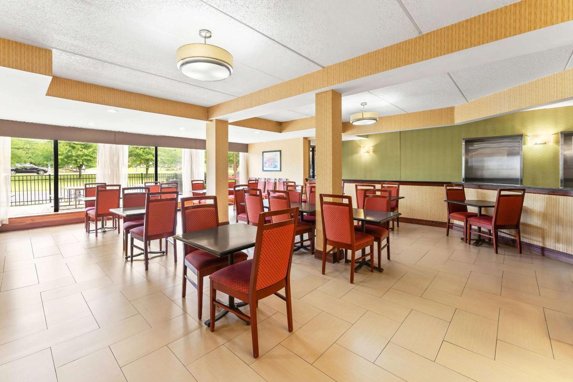 Comfort Inn Lehigh Valley West Fogelsville Exterior photo